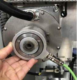 直驅(qū)電機(jī)安裝在涂布機(jī)，實(shí)現(xiàn)持續(xù)穩(wěn)定的張力控制